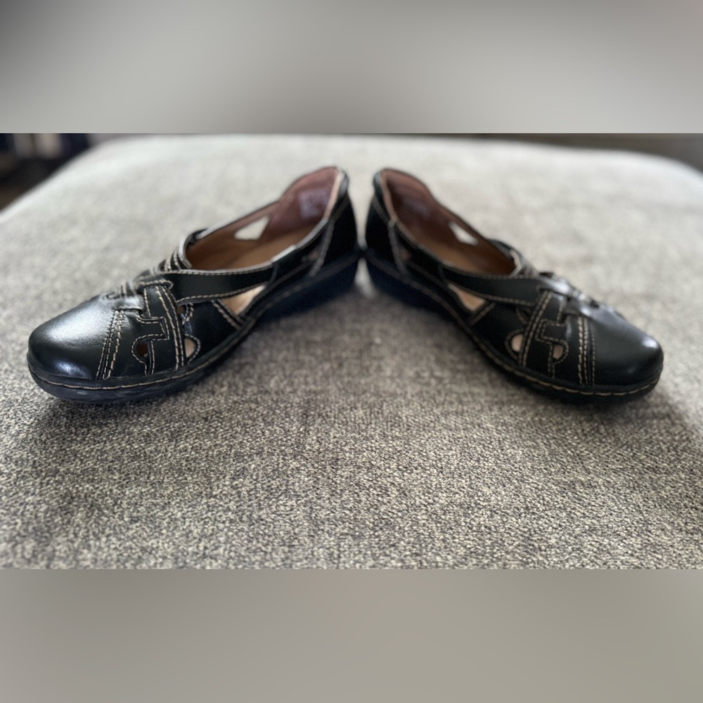 Clark’s Super Comfy Ashland Shoes - Picture 5 of 8